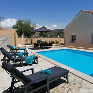  Villa Mir